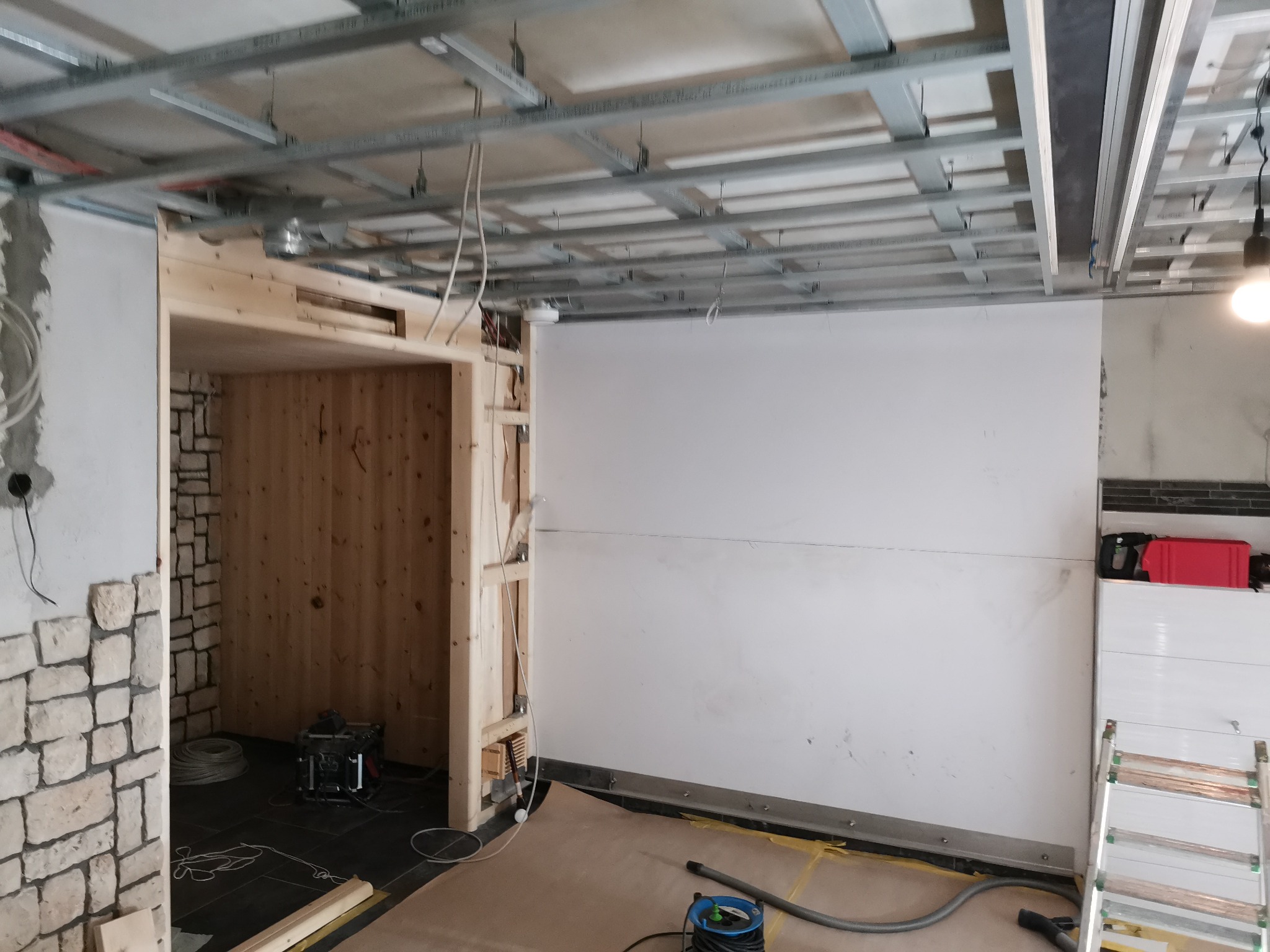 Rohbau und Unterkonstruktion des späteren Sauna- und Wellnessbereichs